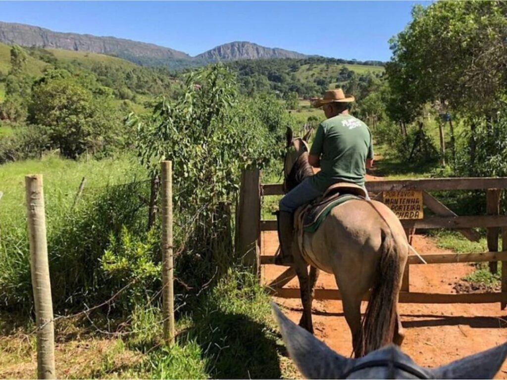 Cavalgada acontecendo em Minas Gerais, Tiradentes com o grupo Andantes da Estrada Real Cavalgadas em Tiradentes MG